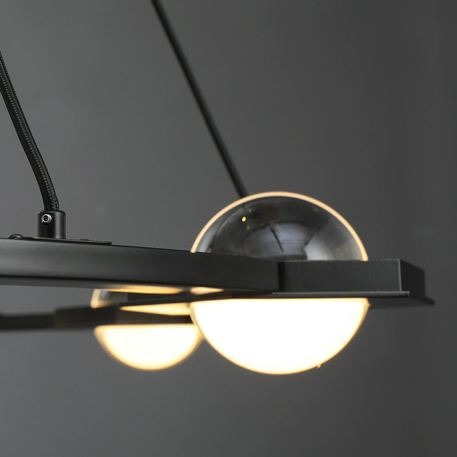Éclatano Round Chandelier