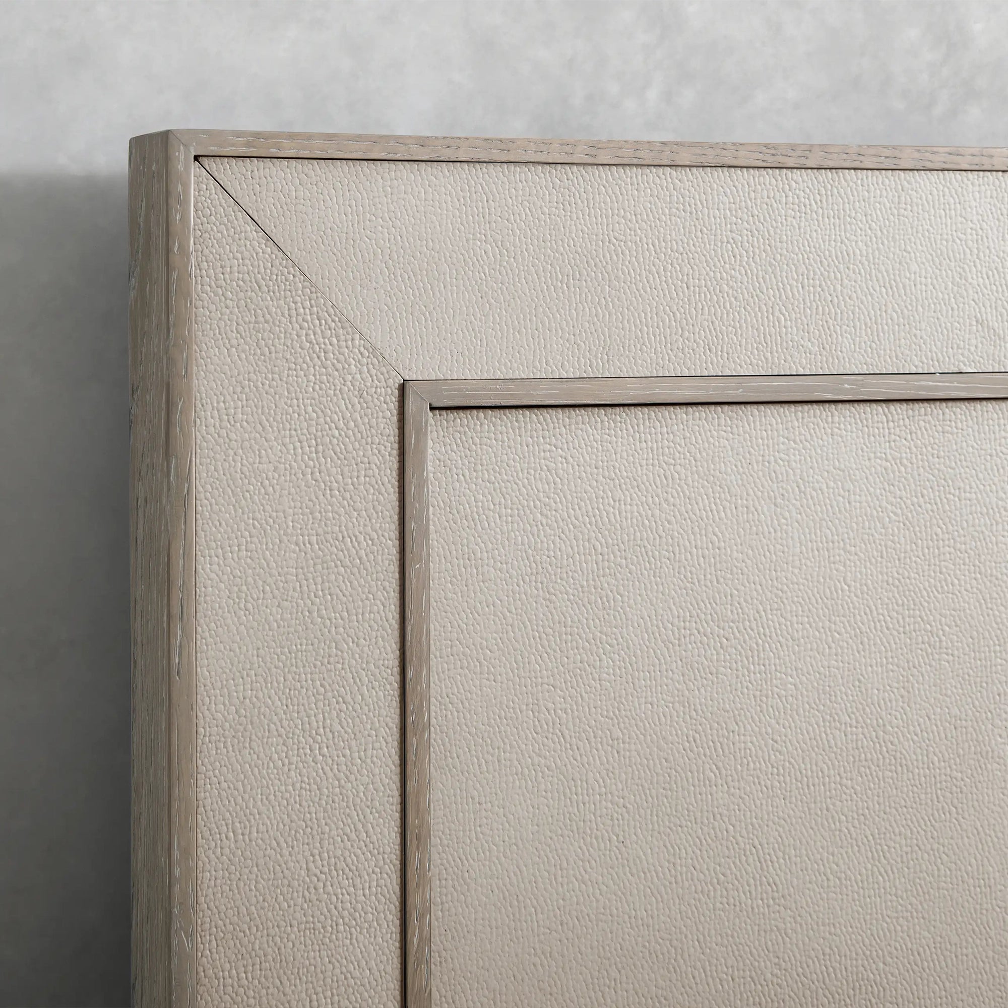 Malone Plinth Bed