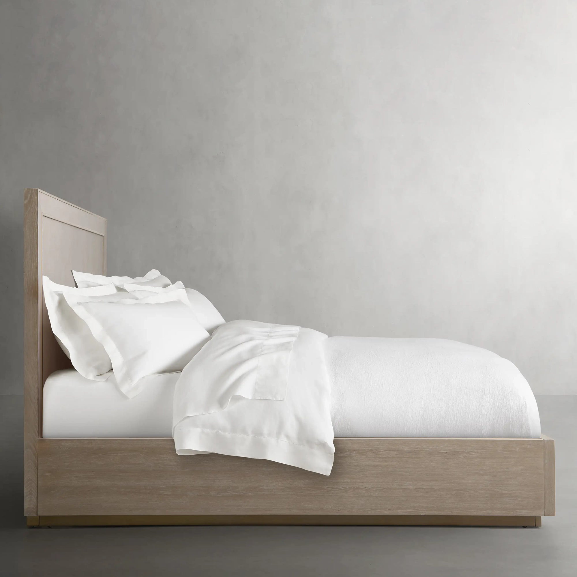 Malone Plinth Bed