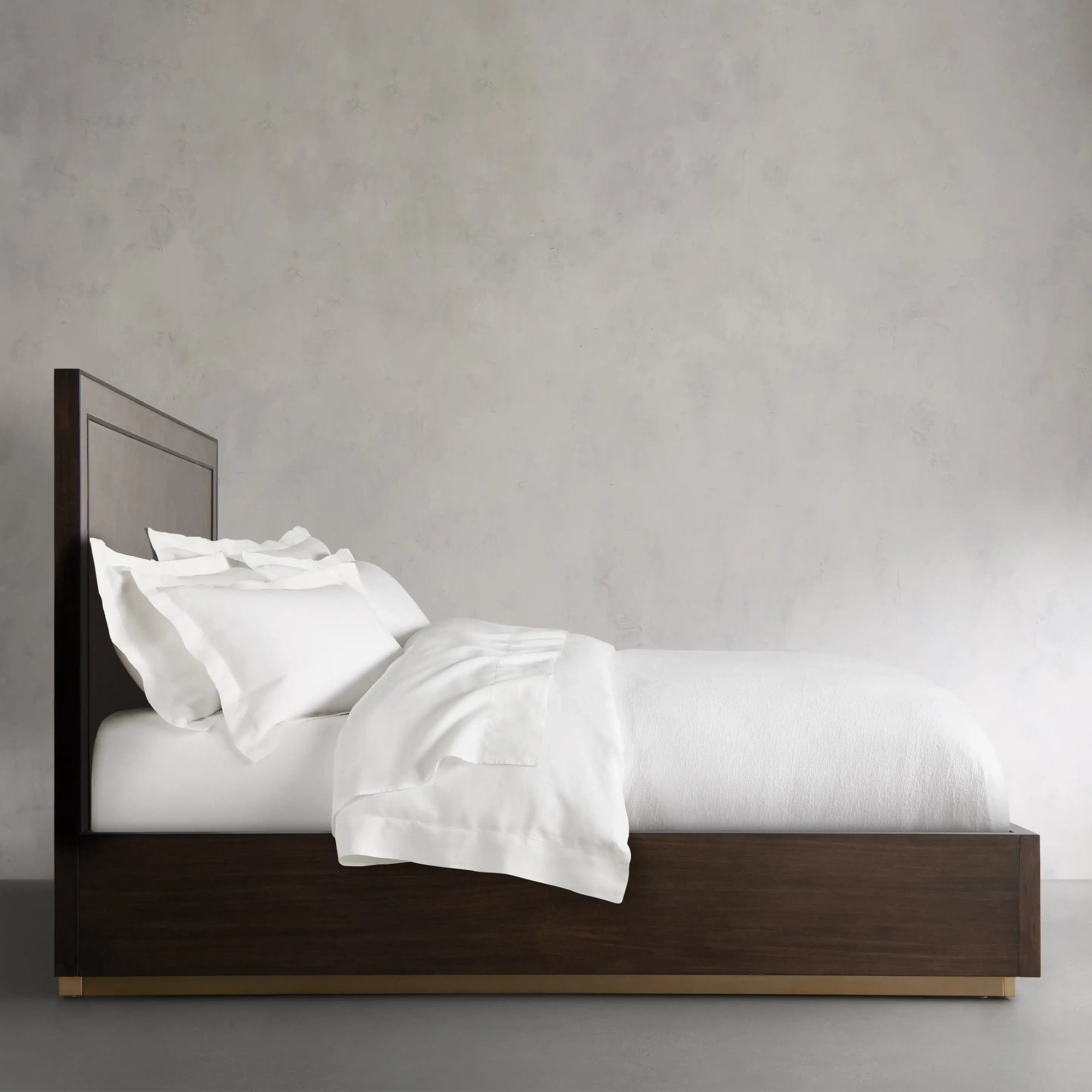 Malone Plinth Bed