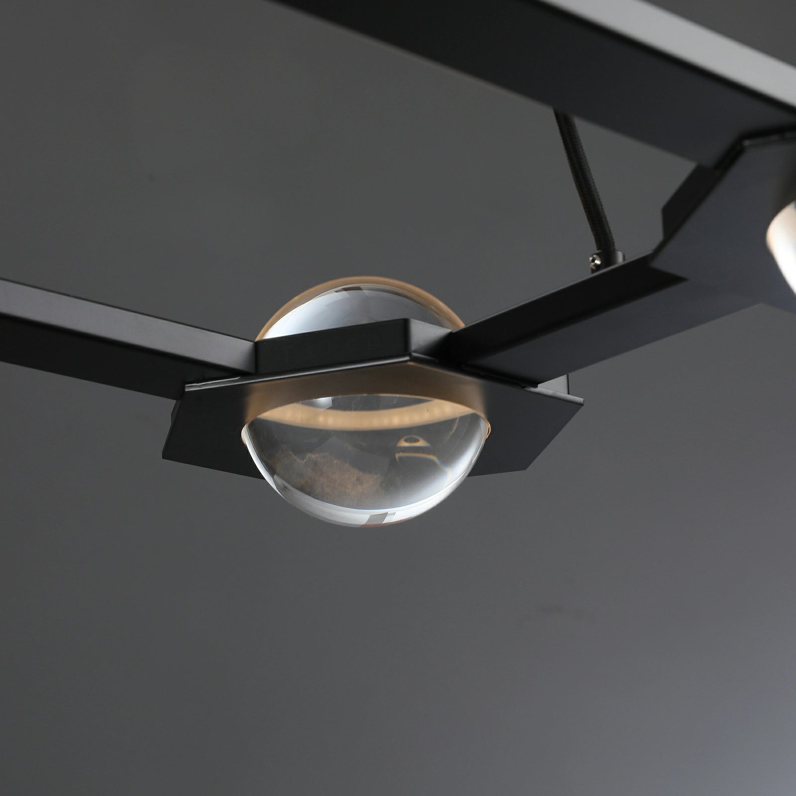 Éclatano Linear Chandelier