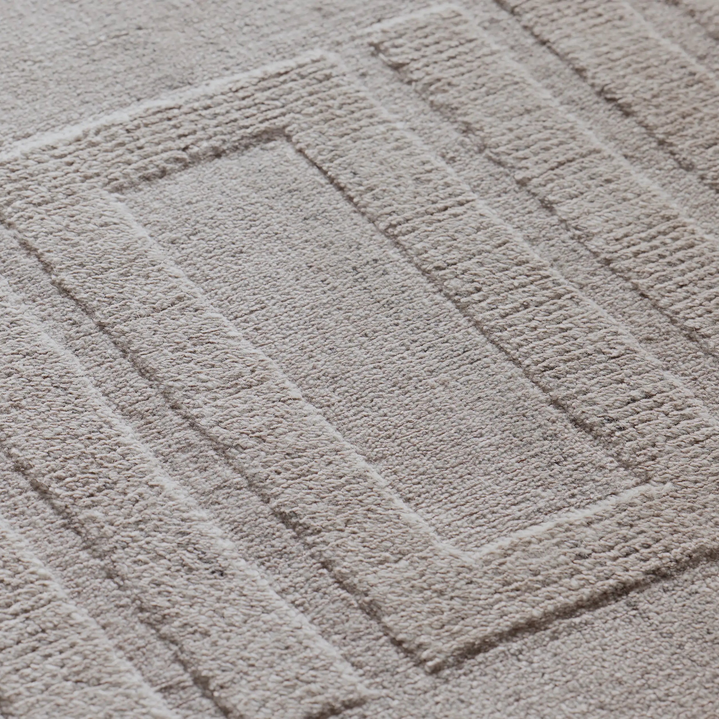 Beo Hand-Knotted Rug