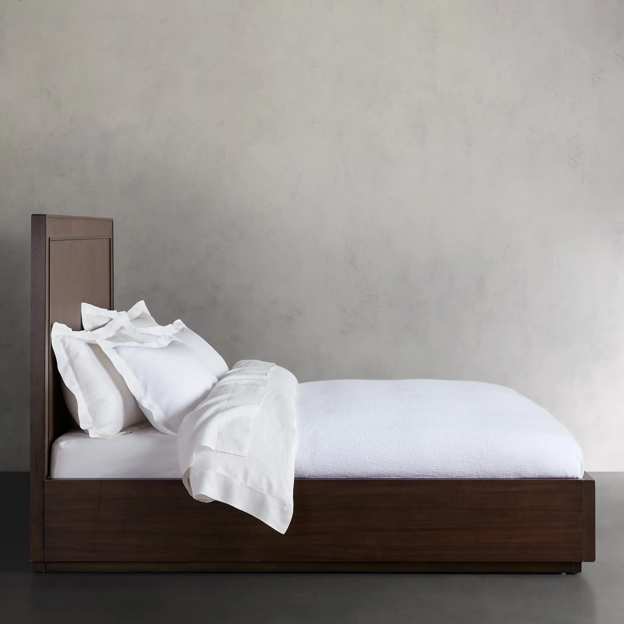 Malone Plinth Bed